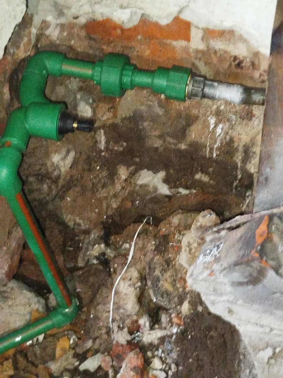 Instalación de calefón Saiar con conexión de gas